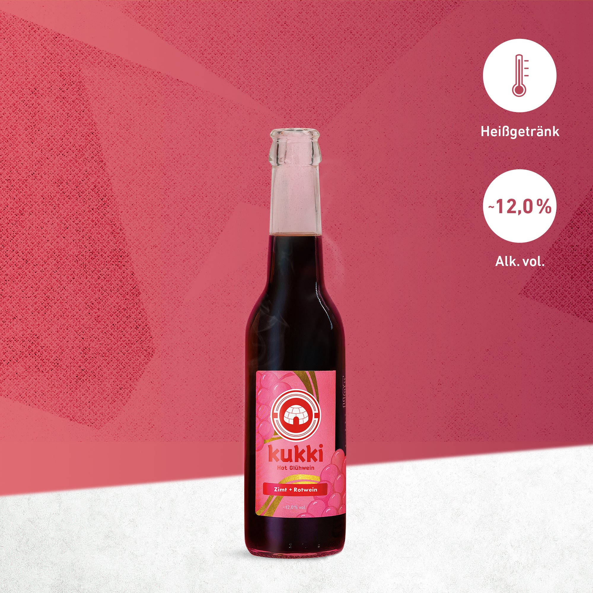 kukki Cocktail Hot Glühwein Zimt Rotwein in Glasflasche auf rosa Hintergrund