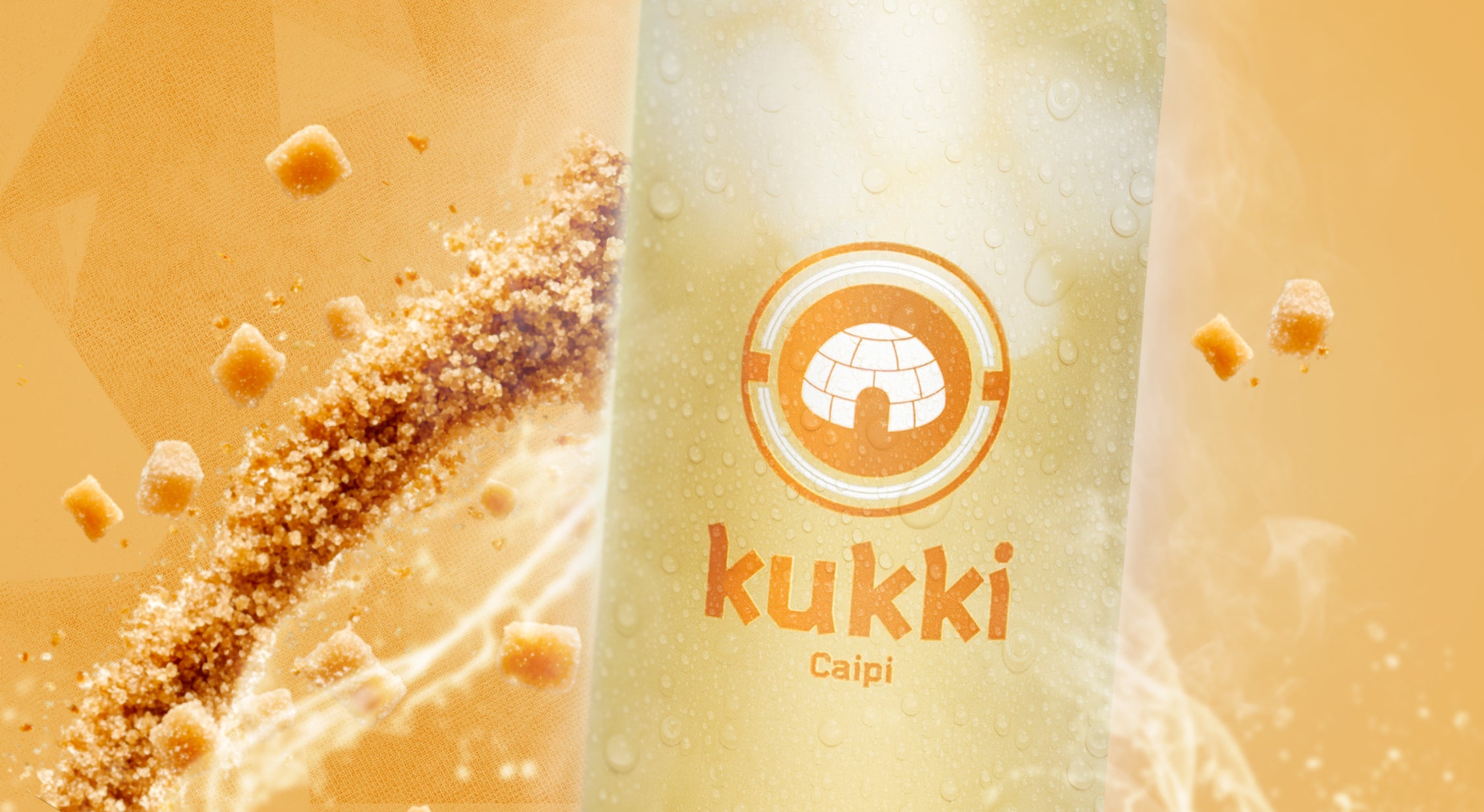 Gekühlte kukki Cocktail Caipi Flasche mit braunem Zucker vor orangefarbenem Hintergrund mit Dampfeffekten