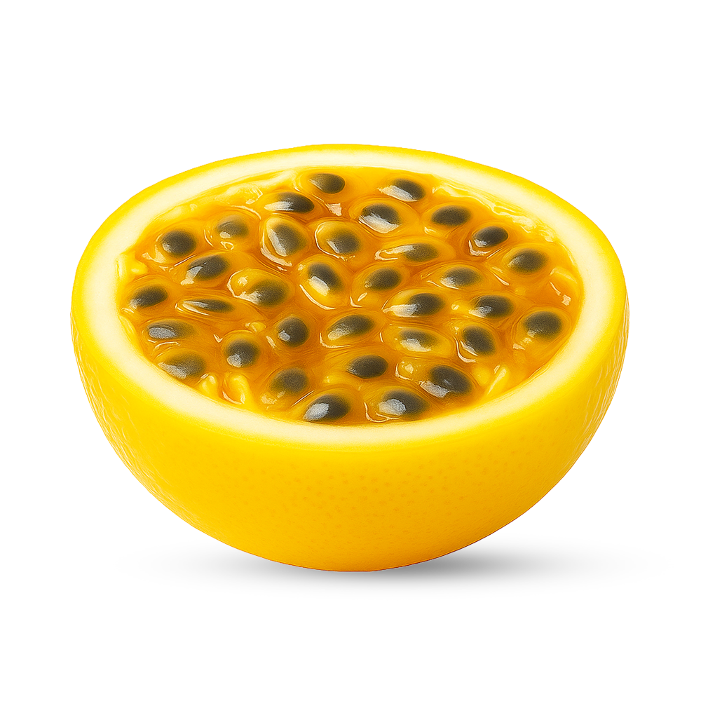 Halbe gelbe Maracuja mit saftigem gelbem Fruchtfleisch und schwarzen Samen in Glasflasche von kukki Cocktail Wild Passion Fruit.