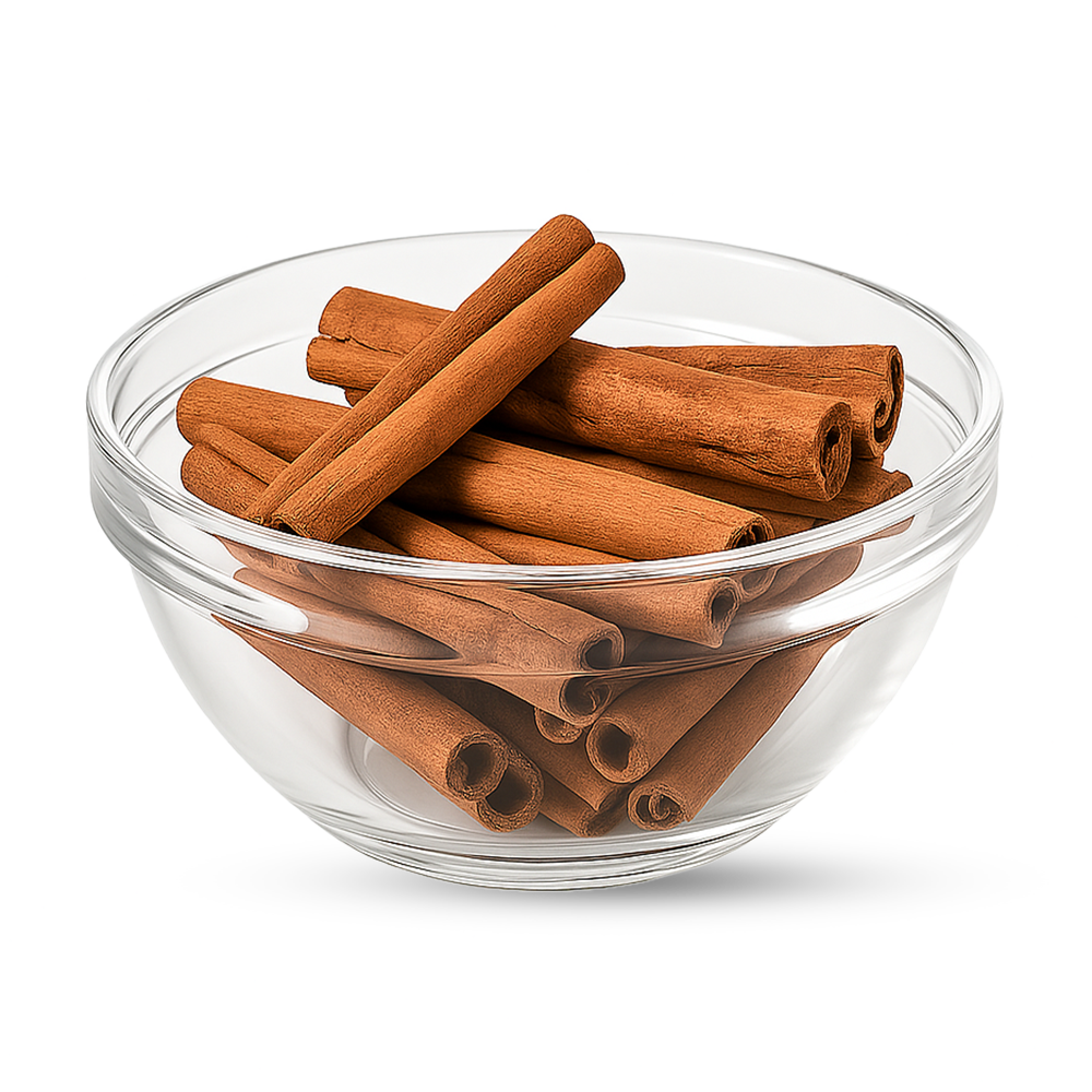 Klarer Glasbehälter mit mehreren Zimtstangen als natürliche Zutat für kukki Cocktail Caipi.