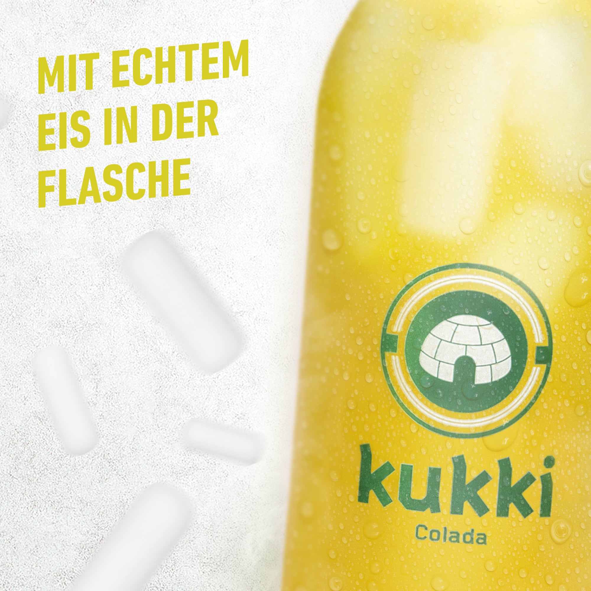 Nahaufnahme der gelben kukki Cocktail Colada Flasche mit echtem Eis im Inneren auf grauem Hintergrund